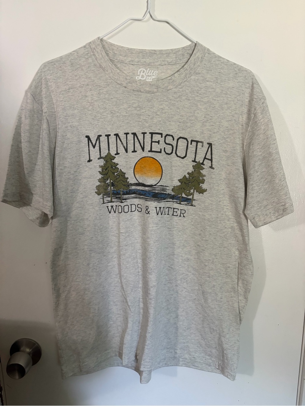 NWOT Men’s Blue 84 Medium Minnesota Woods & Water Graphic Tee Light Gray Tote14